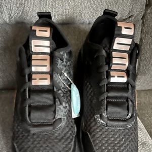 PUMA SNEAKERS ATHLETIC SHOES